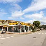 Terrazza, Air Conditioning And Post Bus Private Isola Rossa (Sassari)