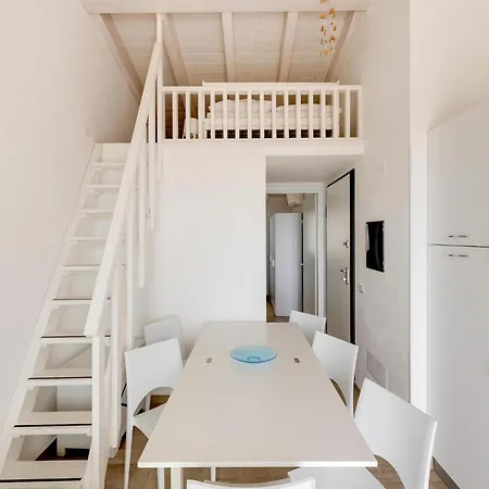 Terrazza, Air Conditioning And Post Bus Private