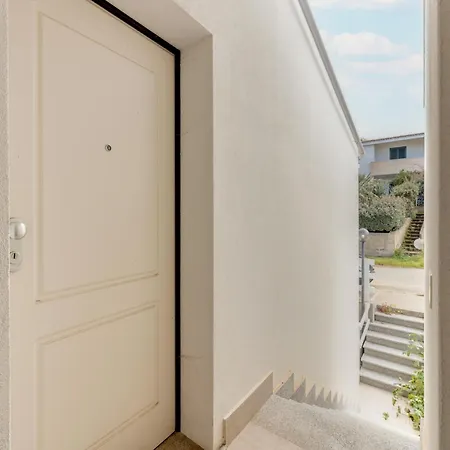 Terrazza, Air Conditioning And Post Bus Private Appartamento