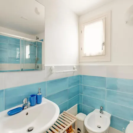 Terrazza, Air Conditioning And Post Bus Private Appartamento Isola Rossa (Sassari)